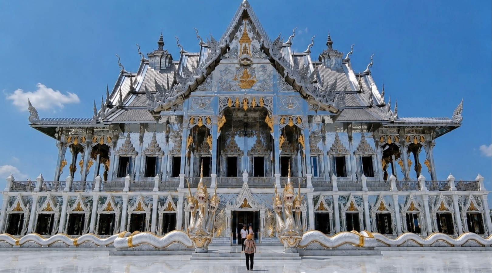 “タイの銀閣寺”とも称される　ワット プッタ プロムマヤーン